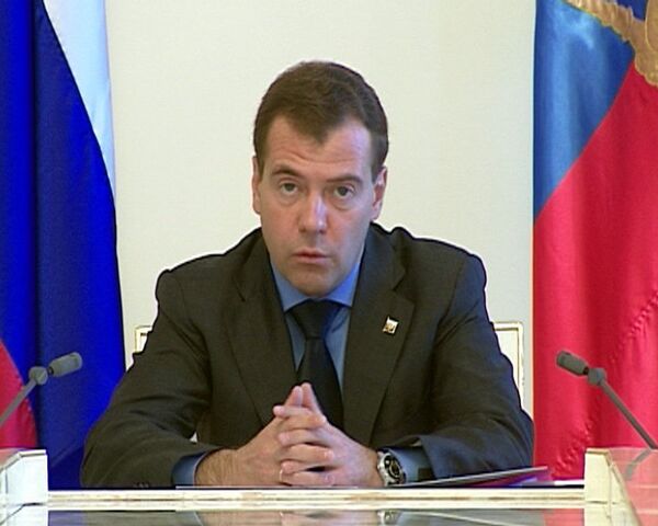 Медведев поручил разработать программу развития судостроения
