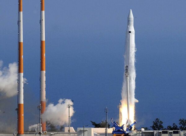Запуск ракеты-носителя KSLV-1 с научным спутником STSAT-2B