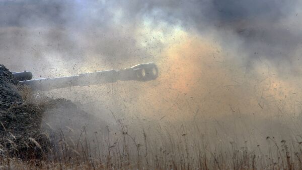 Огонь из самоходной артиллерийской установки. Архивное фото