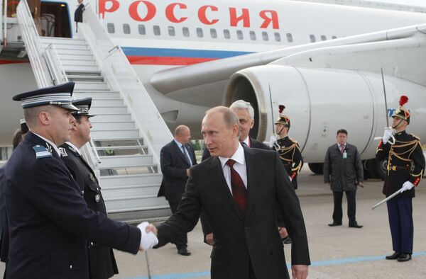 Премьер-министр РФ Владимир Путин прибыл с рабочим визитом во Францию