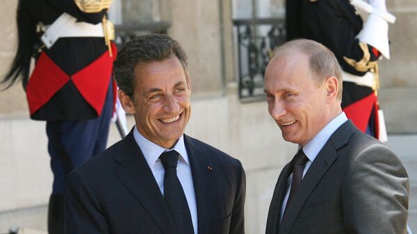 Церемония приветствия педседателя правительства РФ Владимира Путина президентом Франции Николя Саркози.