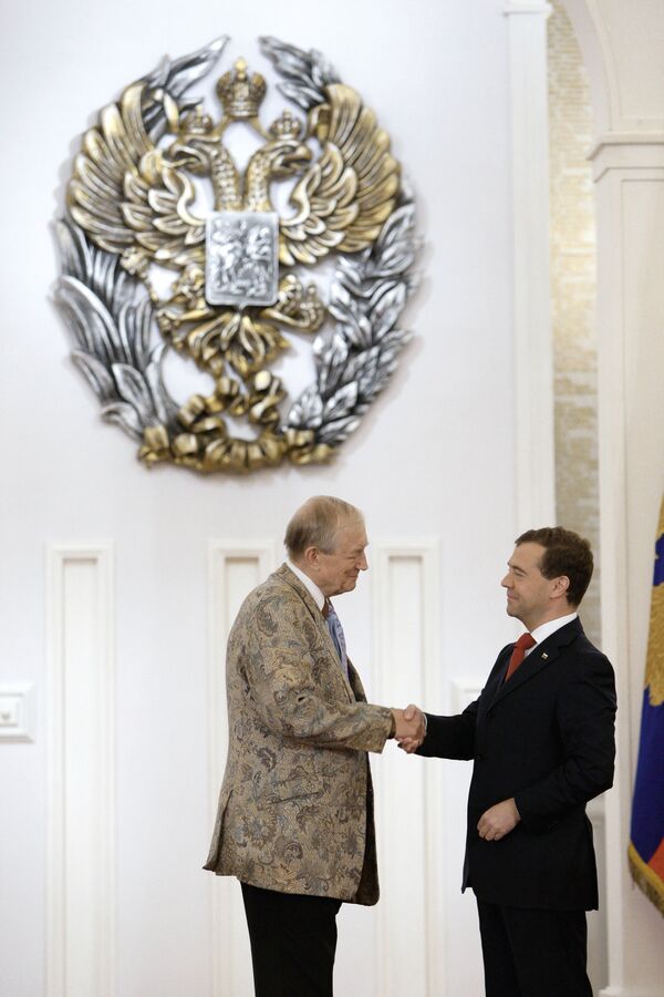 Дмитрий Медведев вручил Государственные премии за 2009 год
