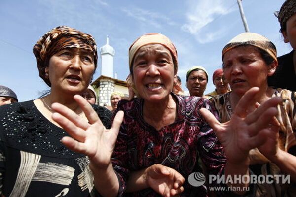 Женщины на границе с Узбекистаном