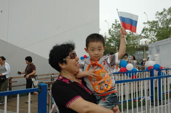 Российский павильон на Всемирной универсальной выставке ЭКСПО-2010 в Шанхае отмечает День России
