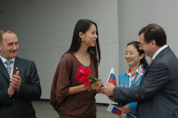 Мисс Мира 2008 Чжан Цзылинь посетила российский павильон на ЭКСПО-2010 в Шанхае