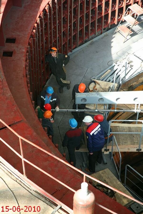 В машинном зале Саяно-Шушенской ГЭС продолжаются восстановительные работы. Архив