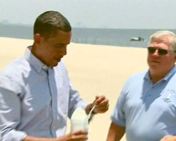 Обама съел мороженое у Мексиканского залива, чтобы вернуть туристов