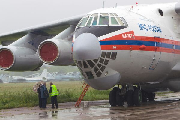 Самолет МЧС России с гуманитарной помощью для Киргизии. Архив