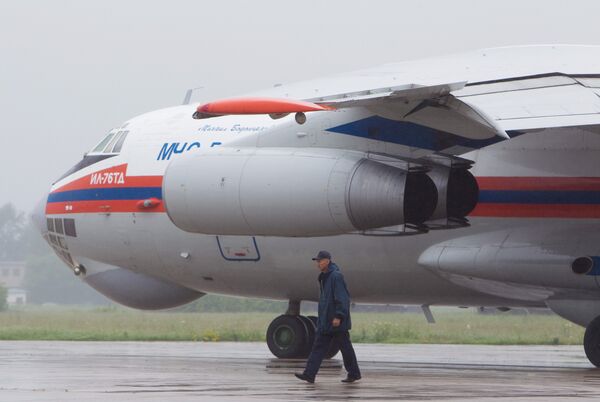 Самолет МЧС России с гуманитарной помощью для Киргизии. Архив
