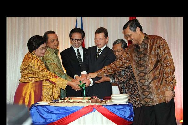Индонезия поздравляет РФ с национальным праздником. Архив