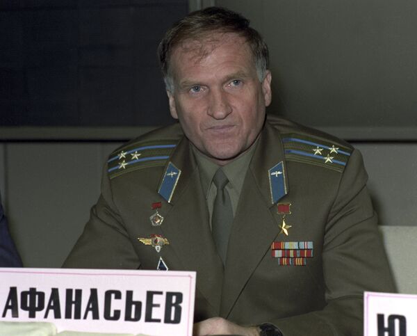 Командир экипажа космического корабля Союз ТМ-18 Виктор Афанасьев