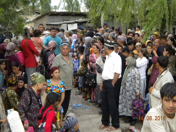 Переход беженцев на узбекско-киргизской границе