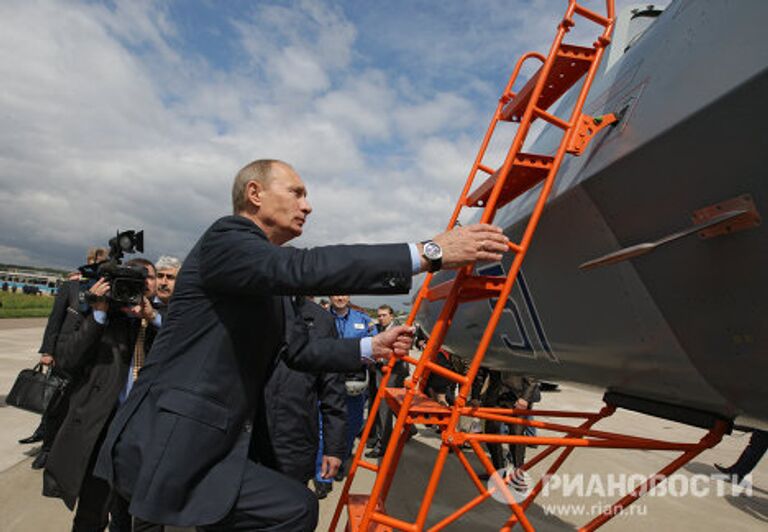 Премьер-министр РФ В.Путин присутствовал на испытаниях истребителя пятого поколения Т-50