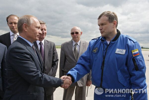 Премьер-министр РФ В.Путин присутствовал на испытаниях истребителя пятого поколения Т-50