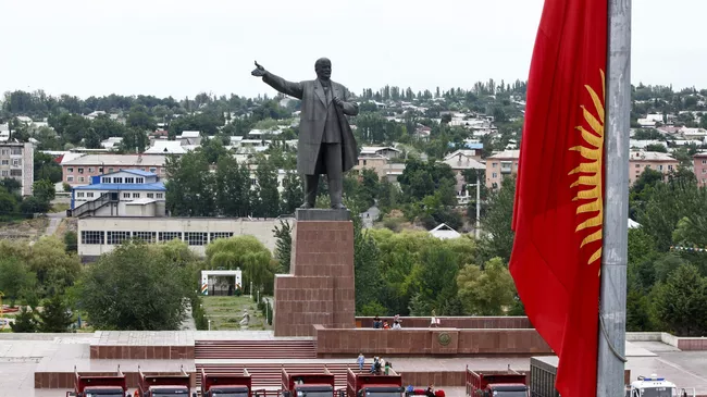 Памятник Ленину в городе Ош