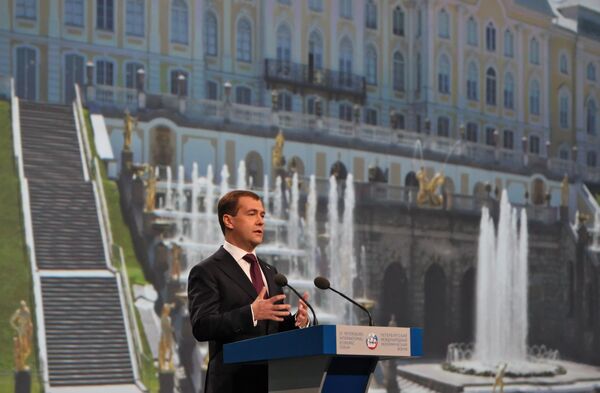 Президент России Дмитрий Медведев на ПМЭФ-2010