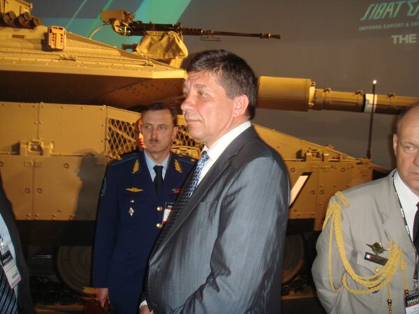 Замминистра обороны РФ Владимир Поповкин на выставке Eurosatory в Париже