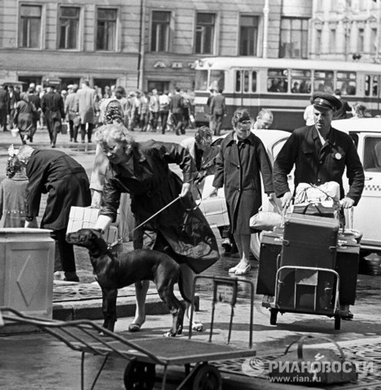 У Московского вокзала на Невском проспекте