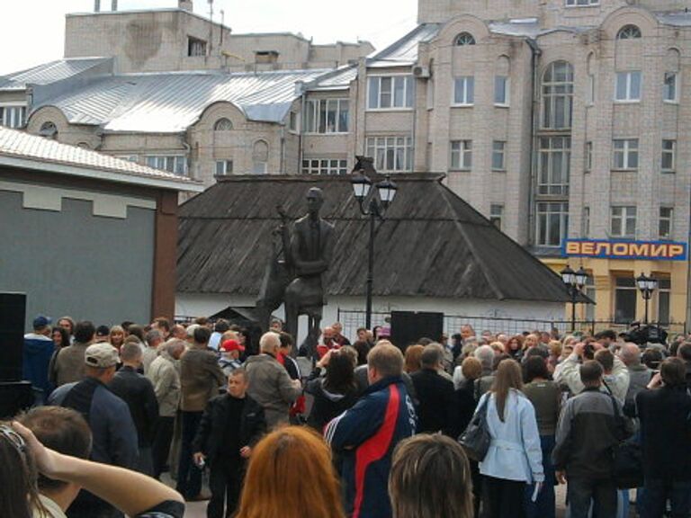  В Иваново открылся памятник исполнителю музыки в стиле шансон Аркадию Северному