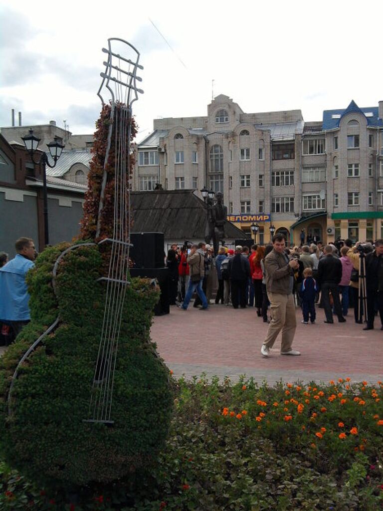 В Иваново открылся памятник исполнителю музыки в стиле шансон Аркадию Северному