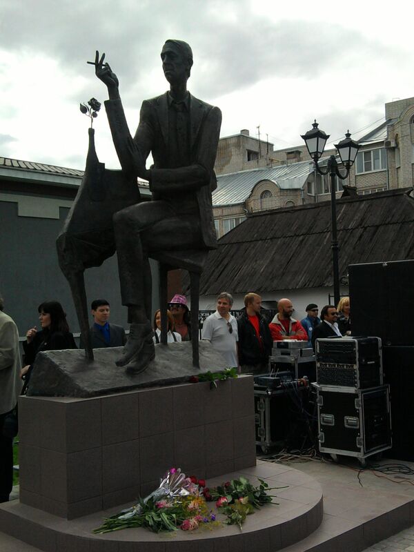 В Иваново открылся памятник исполнителю музыки в стиле шансон Аркадию Северному