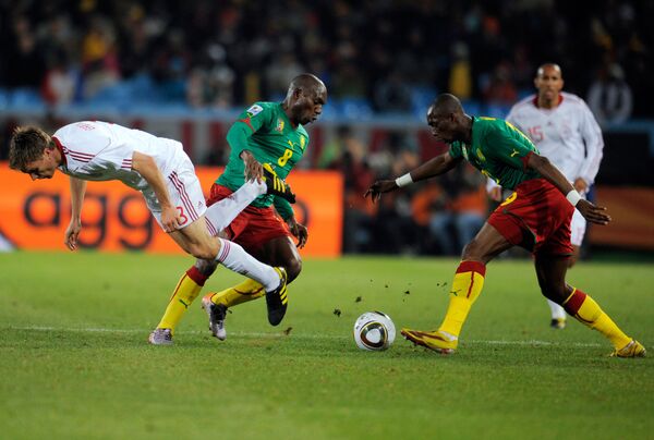 Игровой момент матча Камерун - Дания 