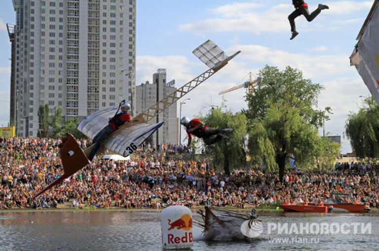 Конкурс-шоу креативных летательных аппаратов Red Bull Flugtag