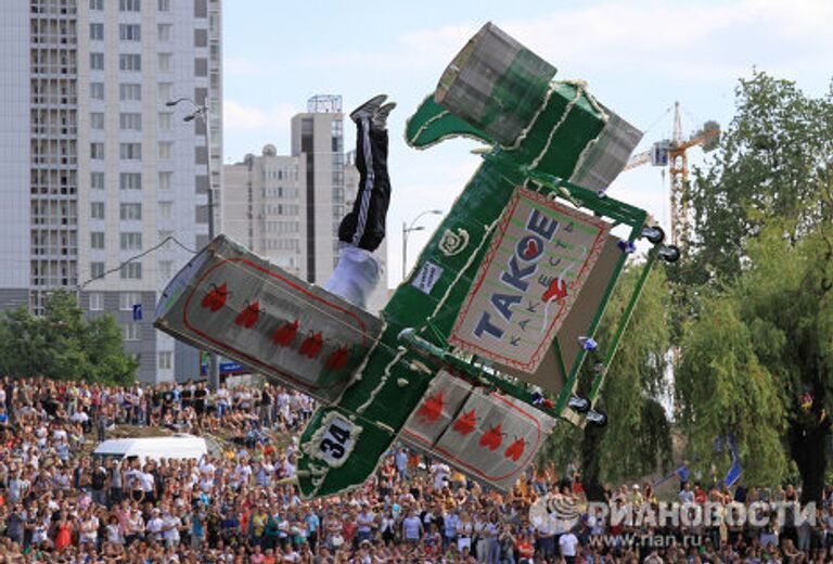 Конкурс-шоу креативных летательных аппаратов Red Bull Flugtag