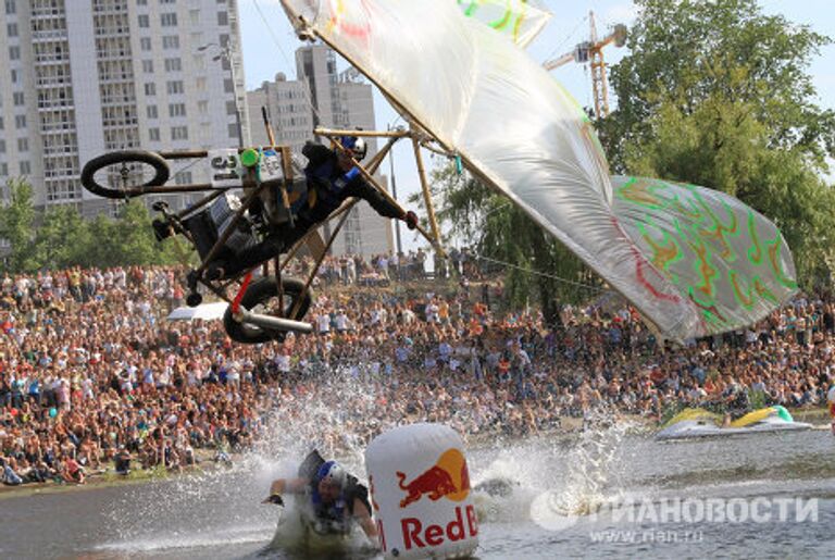 Конкурс-шоу креативных летательных аппаратов Red Bull Flugtag