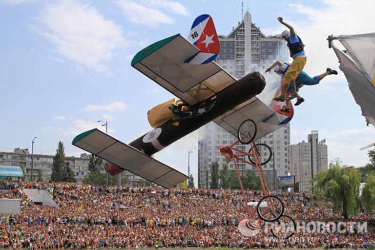 Конкурс-шоу креативных летательных аппаратов Red Bull Flugtag