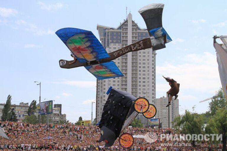 Конкурс-шоу креативных летательных аппаратов Red Bull Flugtag