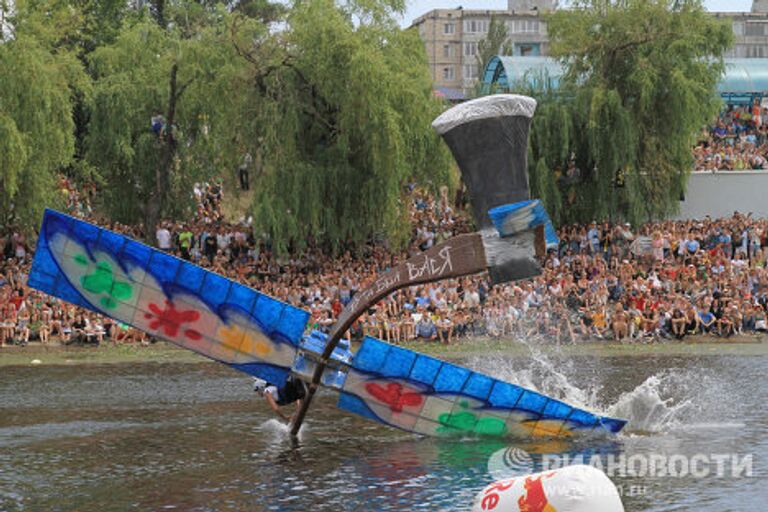 Конкурс-шоу креативных летательных аппаратов Red Bull Flugtag