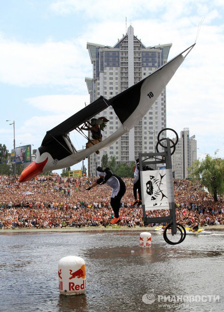 Конкурс-шоу креативных летательных аппаратов Red Bull Flugtag