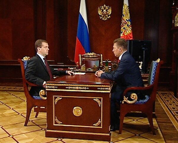 Медведев не принял от Минска оплату за газ пирогами и блинами