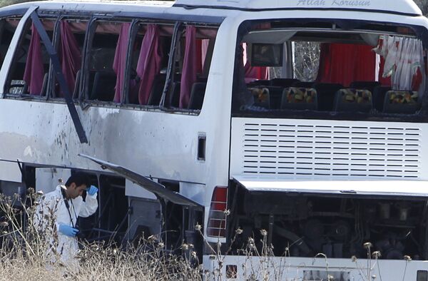 Взрыв на пути следования автобуса с военными в Стамбуле
