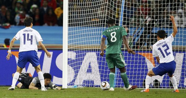 Игровой момент матча Южная Корея - Нигерия