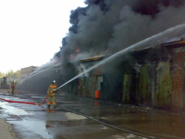 Пожар в гаражном боксе Ангарского завода стройматериалов