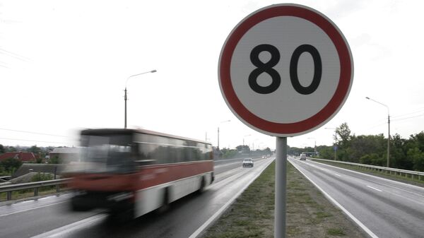 Хулиганы закрасили знаки ограничения скорости на трассе Тюмень-Омск