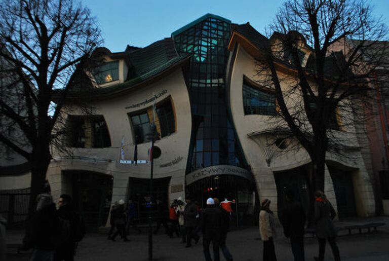 Горбатый дом (Crooked House) в Польше