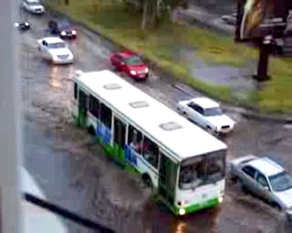 Дождь затопил главную улицу в Барнауле