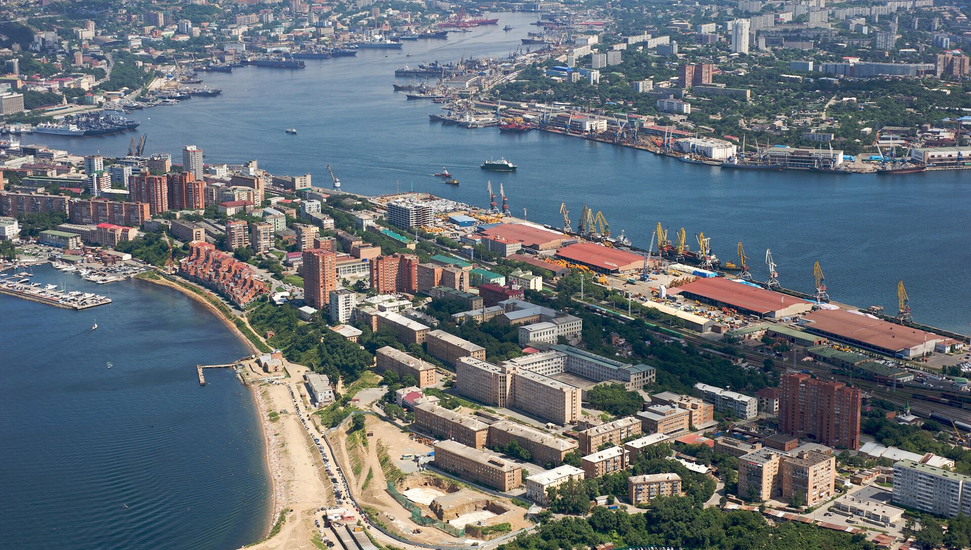 Владивостоке 1000. Город порт на берегу японского моря. Владивосток Северная сторона. Владивосток вид 360. РБА Владивосток.