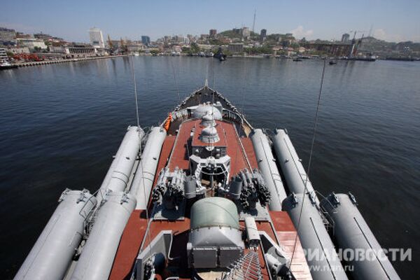 Контрольный выход в море гвардейского ракетного крейсера Варяг Тихоокеанского флота для подтверждения боевой готовности