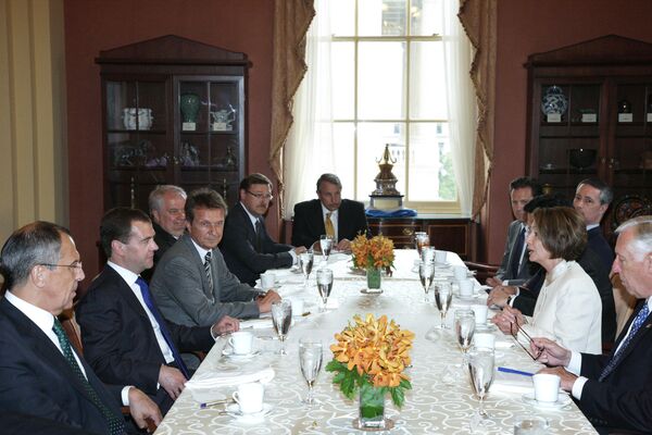 Медведев за ланчем провел рабочую встречу с руководством сената Конгресса США