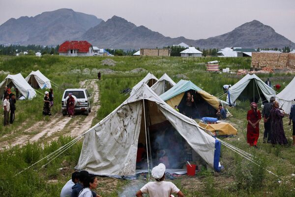 Лагерь беженцев из Киргизии после беспорядков в июне 2010 года. Архив