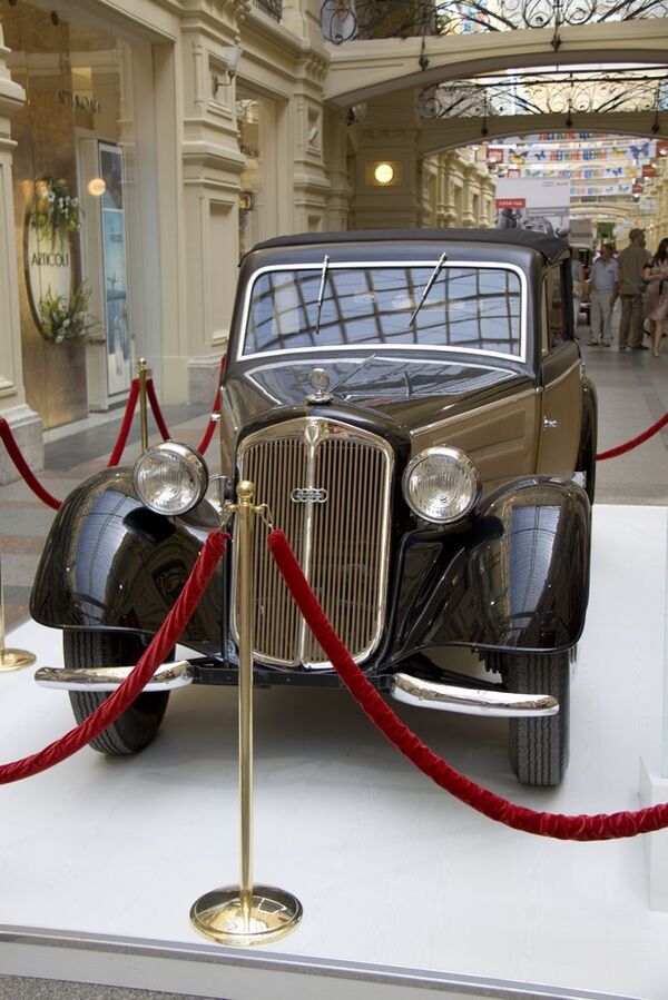 Выставка ретроавтомобилей Ауди в ГУМе 