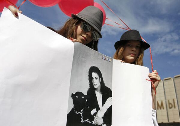 Краснодарские фанаты почтили память Майкла Джексона