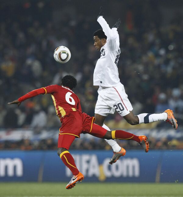 Игровой момент матча США - Гана на Чемпионате мира по футболу 2010