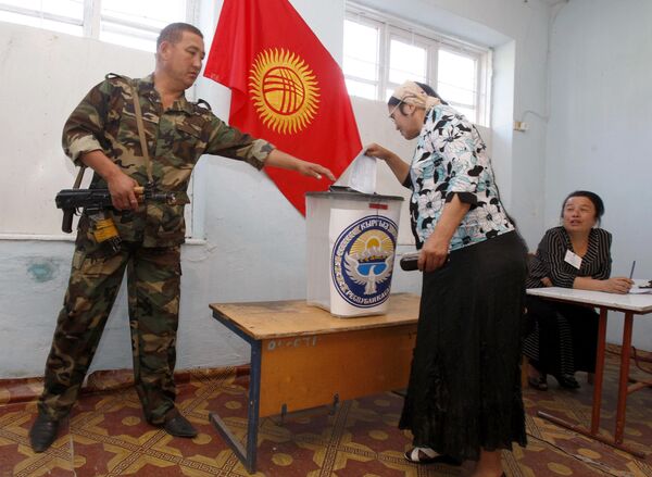 Голосование на референдуме в Киргизии