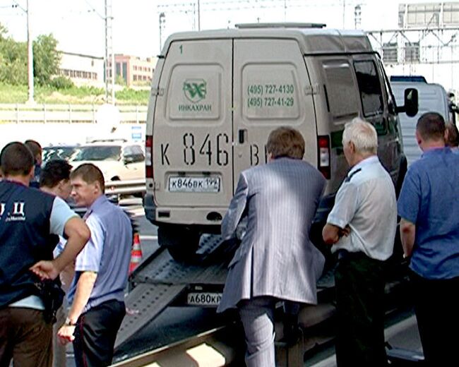 Неизвестные расстреляли трех инкассаторов в Москве. Видео с места ЧП