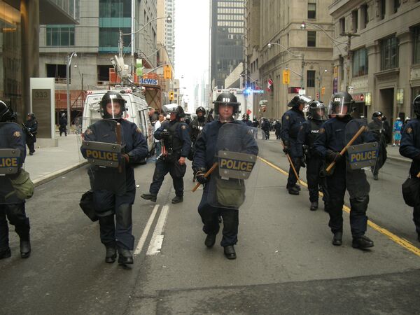 Полиция Торонто разгоняет демонстрации антиглобалистов 